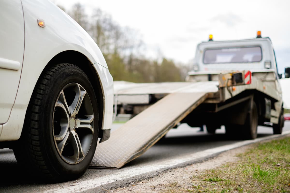 Servicio de grúas y plataformas para auxilio en carretera 24 horas